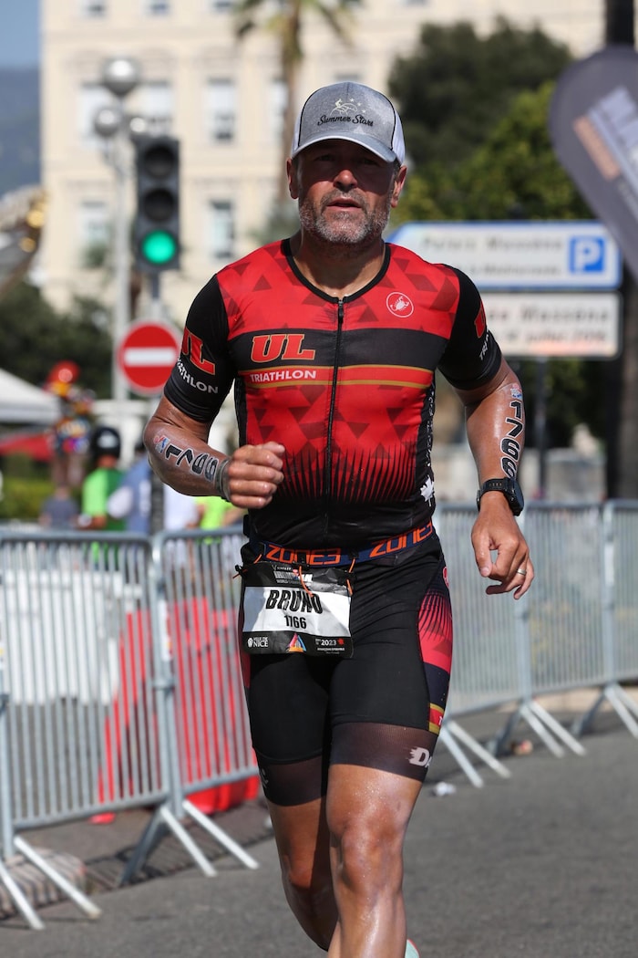 Bruno Savard lors de l'étape de course à pied du Championnat du monde Ironman de Nice, en France.