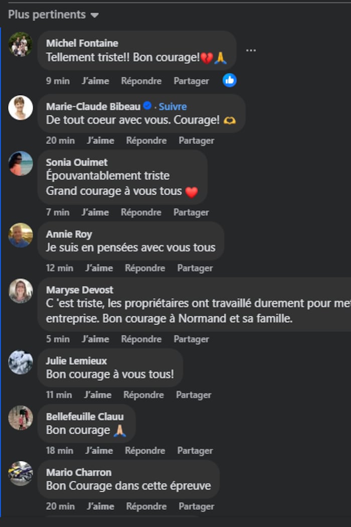 Des commentaires facebook.