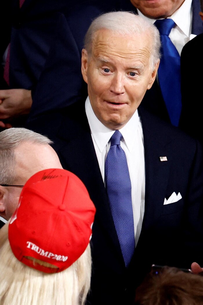 La représentante républicaine Marjorie Taylor Greene porte une casquette avec l'inscription « Trump 2020 » lors du discours de l'état de l'Union du président américain Joe Biden, le 7 mars 2024.