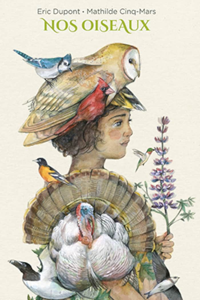 Page couverture du livre. Plusieurs oiseaux de différentes espèces sont perchés sur une femme qui regarde au loin.