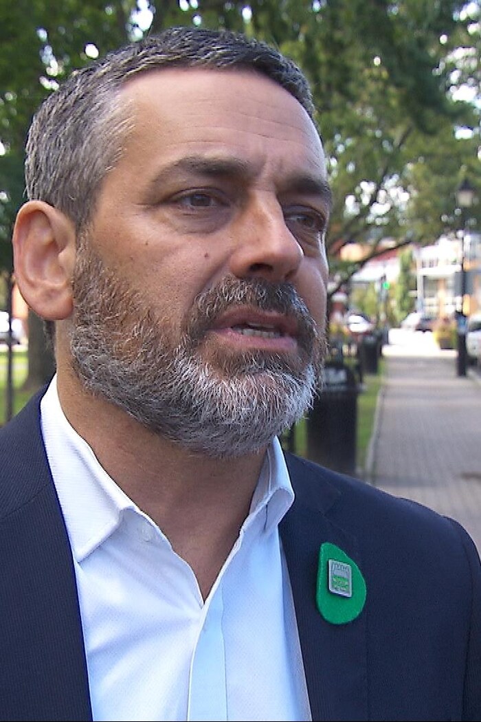 Elizabeth May adoucit sa position sur le souverainisme de Pierre Nantel