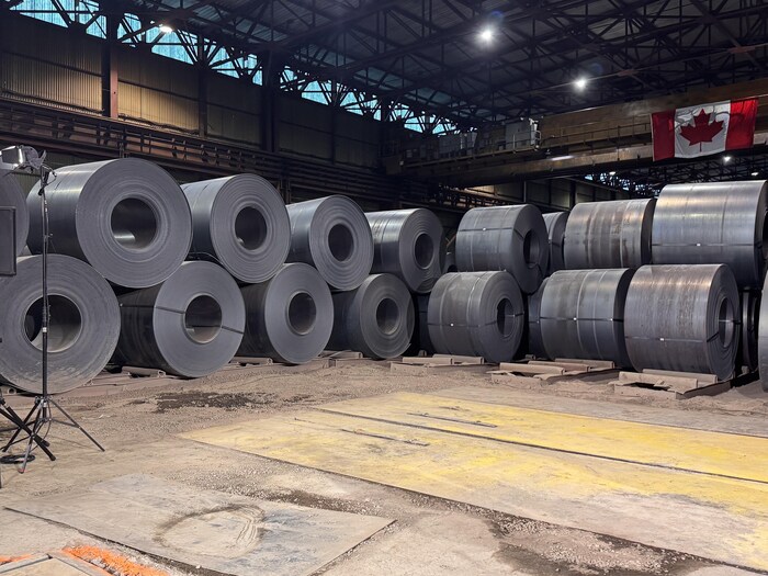 Des rouleaux d'acier.