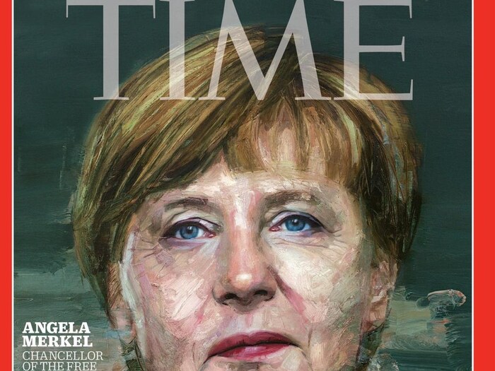 La une du magazine avec un portrait d'Angela Merkel.
