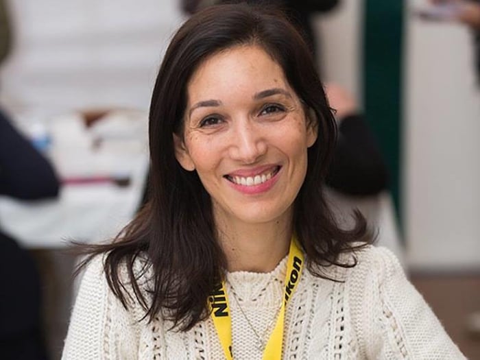Delphine Minoui souriante.