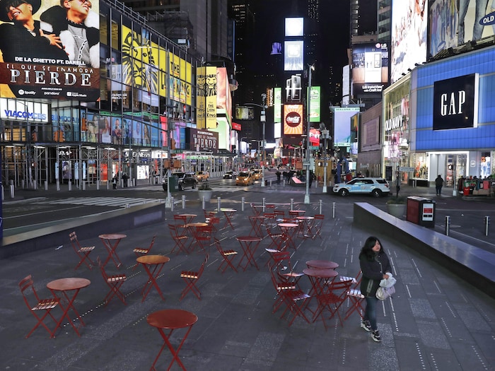 Des chaises sur Times Square à New York.