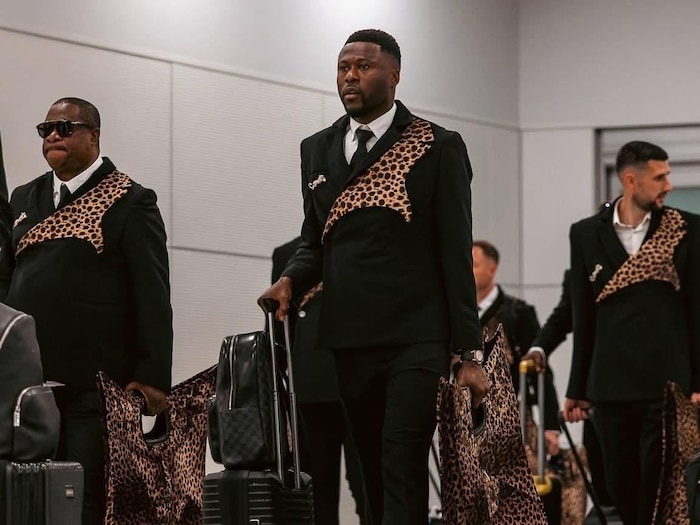 L’arrivée des joueurs vêtus de tenues traditionnelles congolaises a largement fait réagir sur les réseaux sociaux.