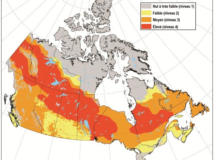 Une carte des niveaux de danger historiques des feux non maîtrisés au Canada.