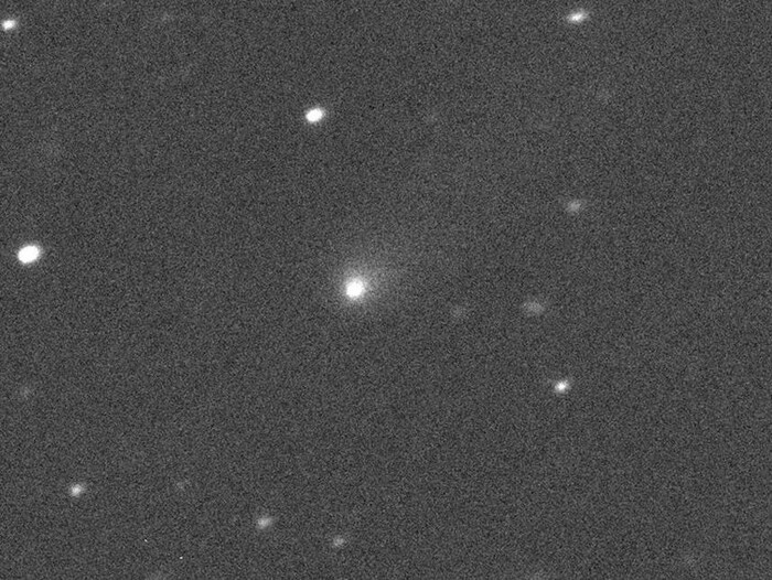 Image montrant un point lumineux dans le ciel.