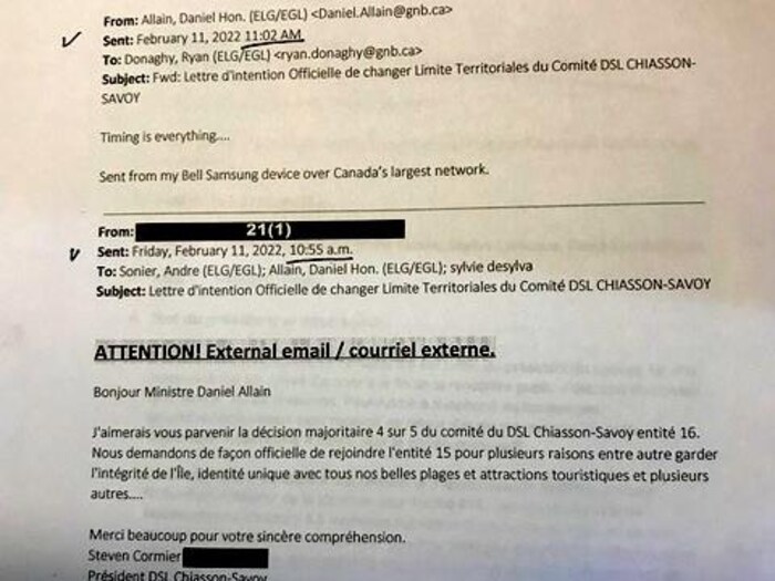 Échange de courriels.