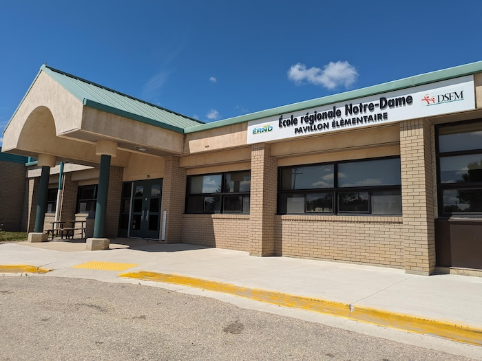 Le pavillon élémentaire de l'École régionale Notre-Dame, de la Division scolaire franco-manitobaine, à Notre-Dame de Lourdes au Manitoba, le 5 août 2023.