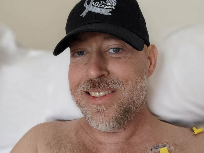 Éric Trépanier, atteint d'un cancer du poumon, quelques jours avant de mourir.