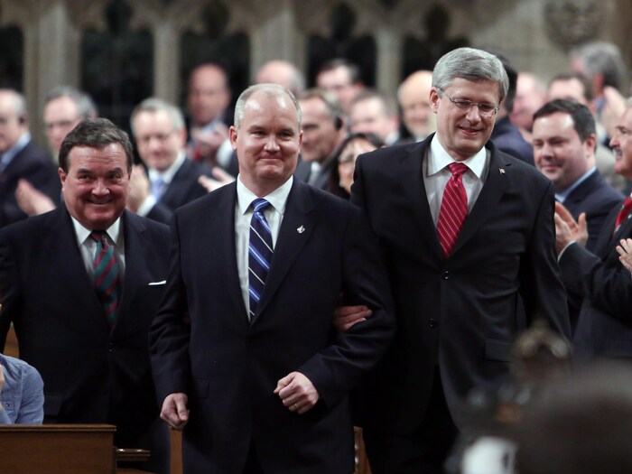 Erin O'Toole, Stephen Harper et Jim Flaherty aux Communes.