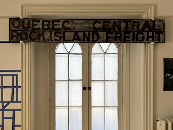 Une enseigne du train qui reliait Sherbrooke à Newport, aux États-Unis.