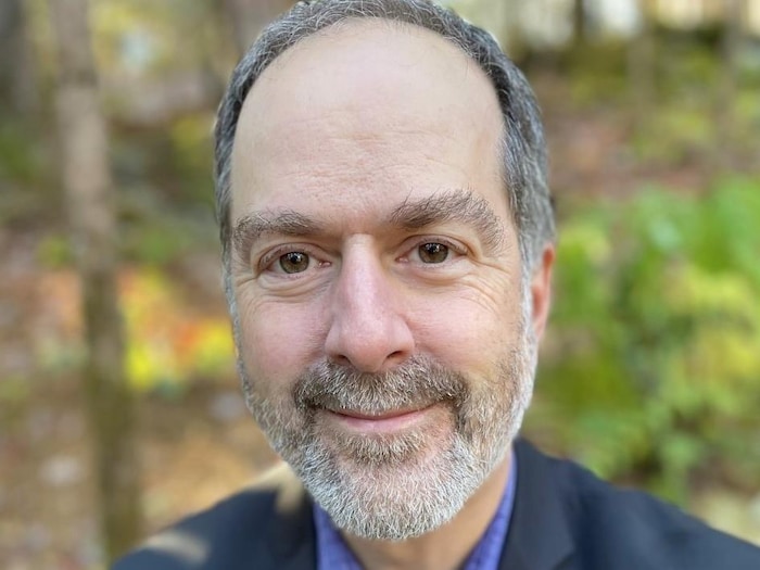 Le directeur de la Direction des services professionnels, de l'enseignement universitaire et de la pertinence clinique, Dr François Aumond.