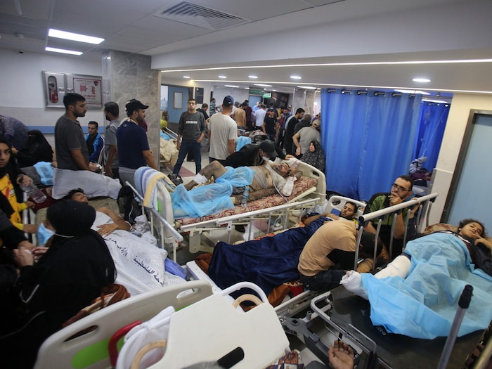 Un hôpital bondé.