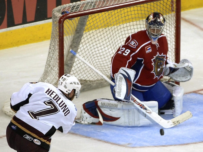 Le gardien Carey Price défie un lancer.