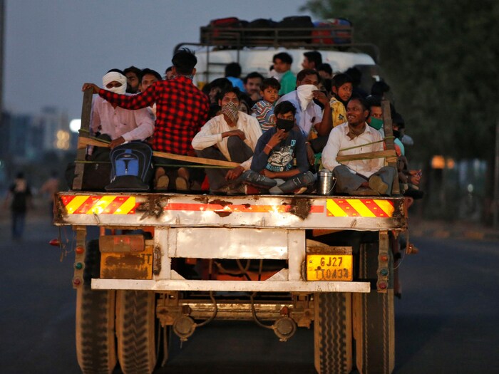 Plusieurs personnes à bord d’un camion