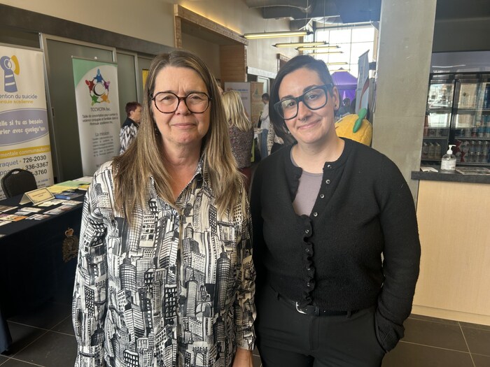 Lise Savoie et Marie-Pier Rivest posent pour la photo.