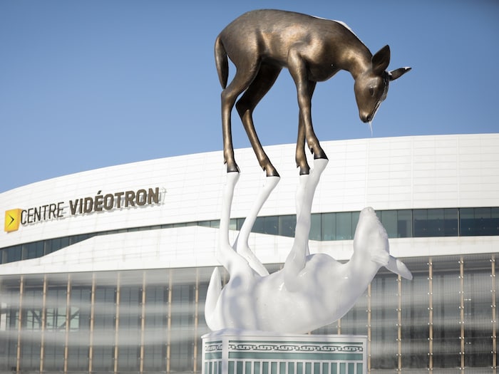 «La rencontre» (2017) de Cooke-Sasseville, place Jean-Béliveau, Québec.