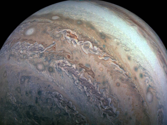 Une image montrant la ceinture tempérée au sud de Jupiter.