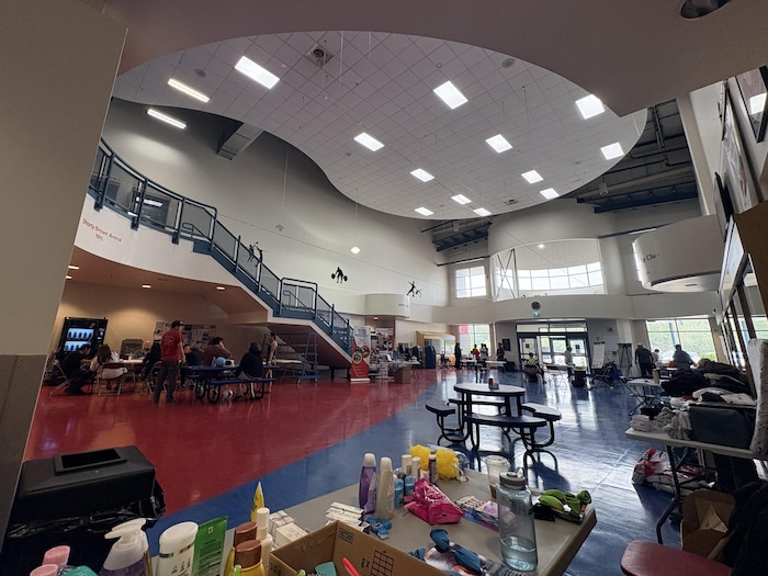 Une vue de l'intérieur du centre sportif Multiple à Yellowknife.