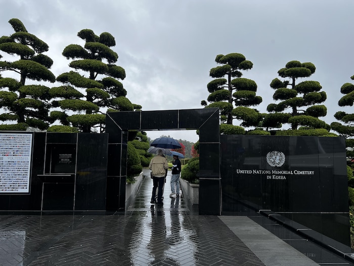 The entrance to the Pusan ​​cemetery on a rainy day.