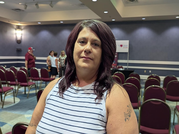 Christianne Robichaud dans une salle de réunion. 