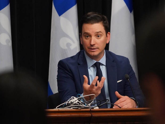 Le ministre Jolin-Barrette parle en conférence de presse à Québec.