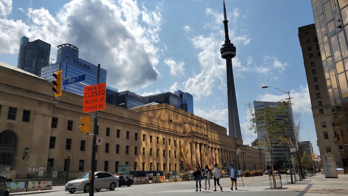 La estación de tren Union Station y la Torre CN en Toronto