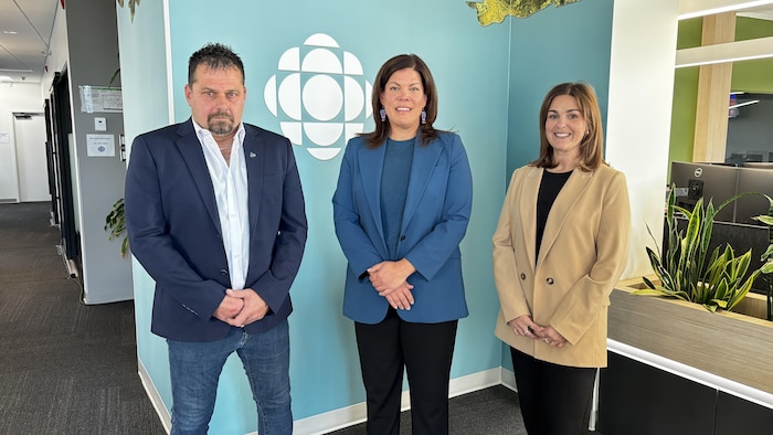 Roberto Stéa, Kateri Champagne Jourdain et Meggie Richard sont les trois seuls candidats dans Duplessis ont participé au débat de Radio-Canada.