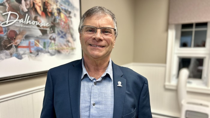 Denis McIntyre à l'intérieur lors d'une entrevue.