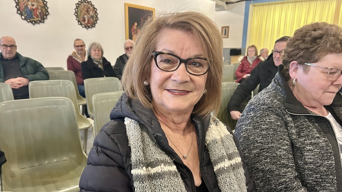 Gisèle Aubé est à l'intérieur lors d'une entrevue avec Radio-Canada.
