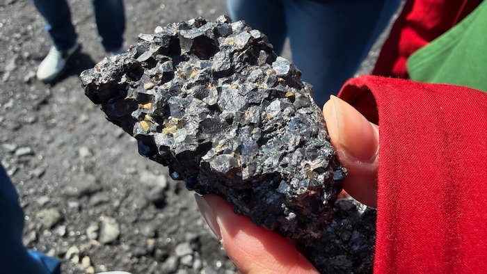 Du minerai.