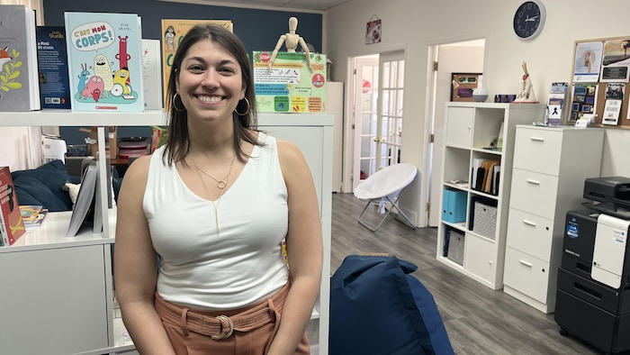 Jennyfer Bezeau, la directrice générale d’Éki-Lib Côte-Nord, dans ses bureaux.