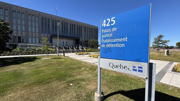 Un édifice provincial de justice.