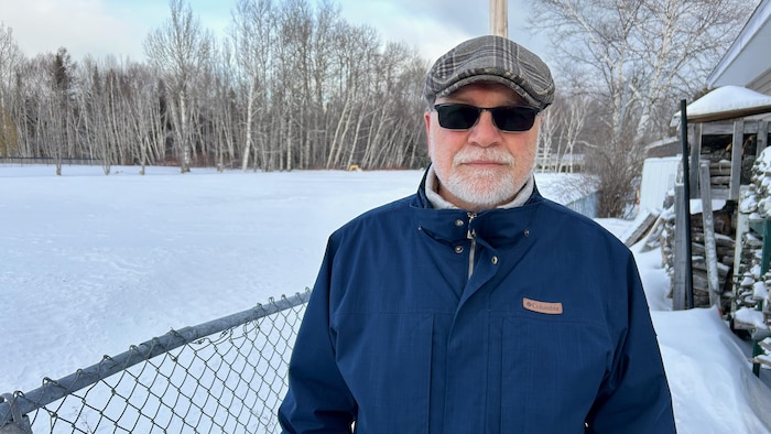 Patrice Godin est à l'extérieur lors d'une entrevue avec Radio-Canada.