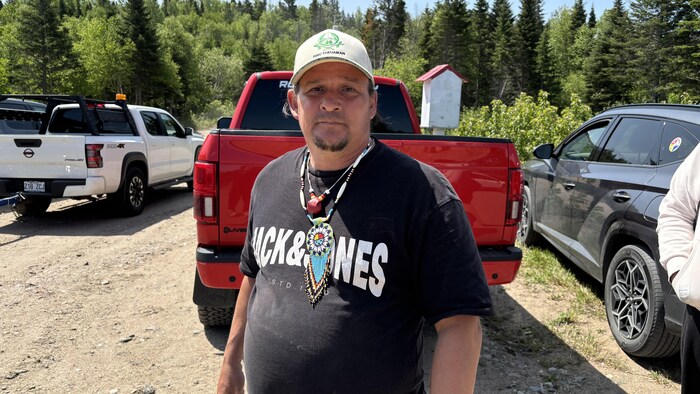 Steve Vollant est à l'extérieur lors d'une entrevue avec Radio-Canada.