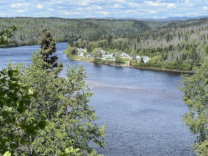 Une vue sur le club contesté par les Innus.