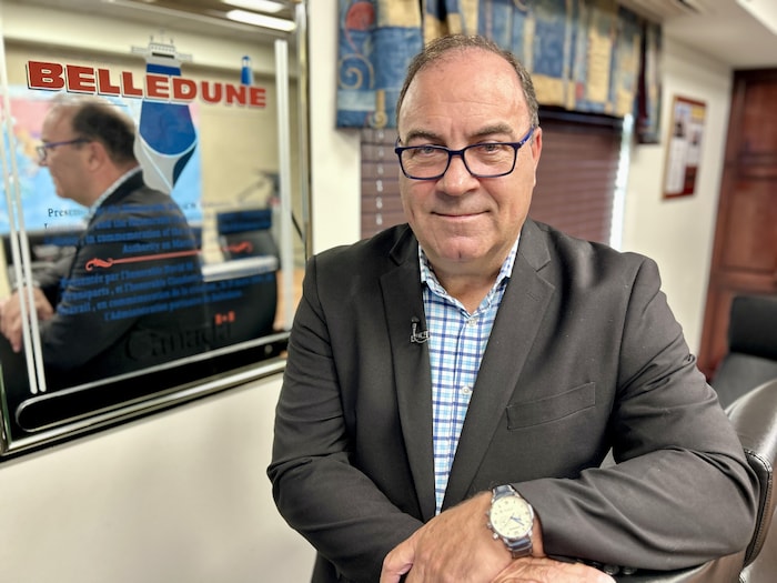 Denis Caron dans son bureau.