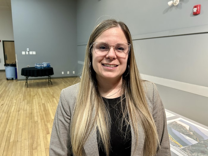 Geneviève McIntyre est à l'intérieur lors d'une entrevue avec Radio-Canada.