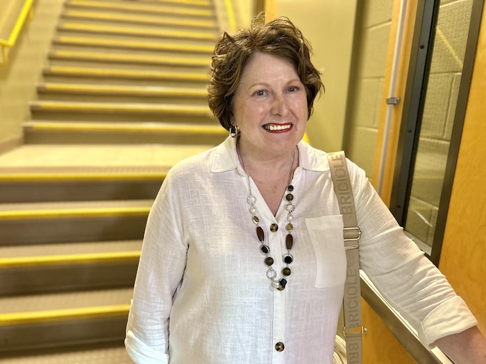 Gertrude McLaughlin est à l'intérieur lors d'une entrevue avec Radio-Canada.