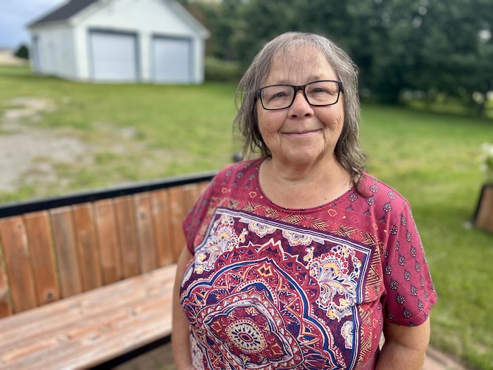 Linda Boudreau est à l'extérieur lors d'une entrevue avec Radio-Canada.