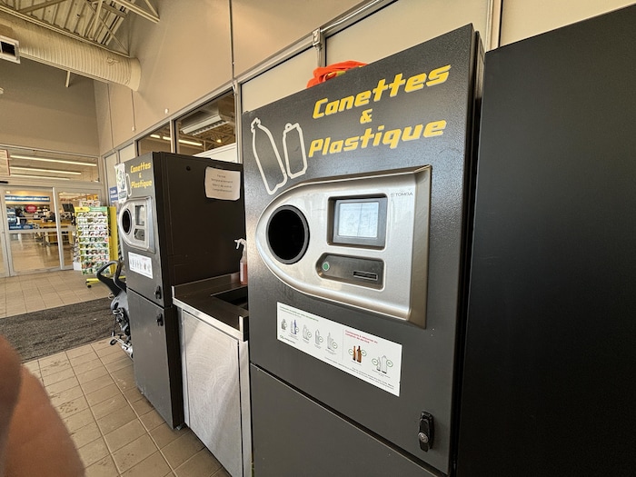 Une machine pour la collecte des contenants.