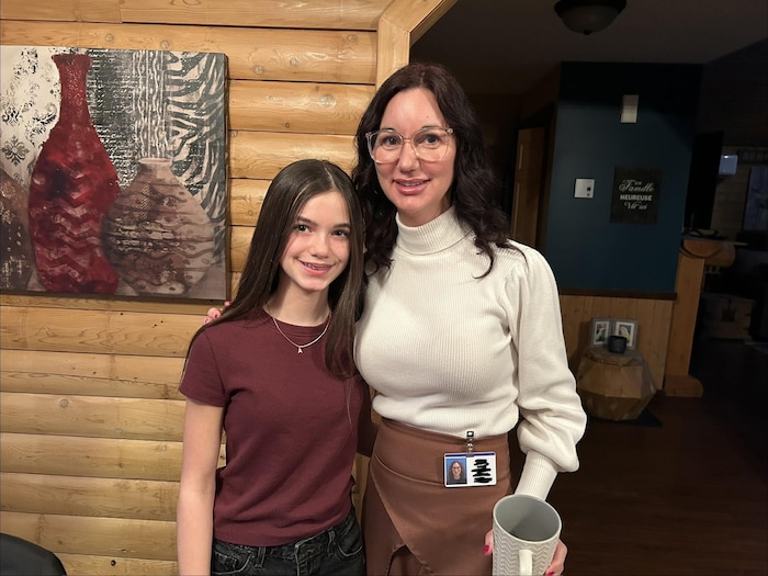 Marthe Henry et Arianne Henry Roy sont à l'intérieur lors d'une entrevue avec Radio-Canada.