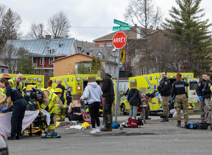Plusieurs ambulanciers ont été déployés sur les lieux de l'accident.