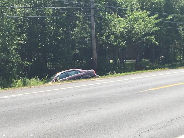 Accident d'automobile à VillageBlanchard deux jeunes à vélo ont eu