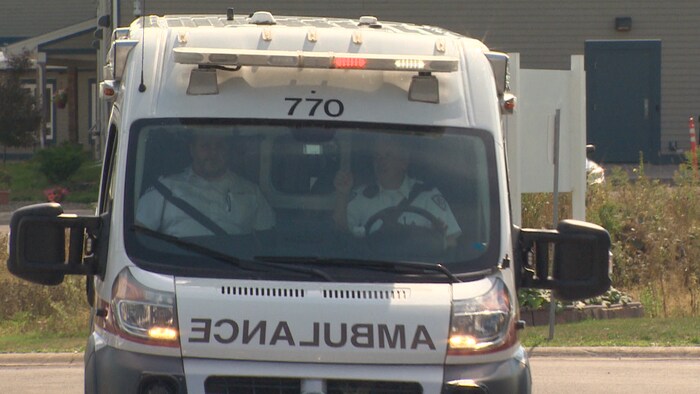 Une ambulance du Nouveau-Brunswick, vue de face.