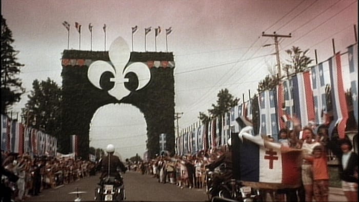 L'arc de triomphe construit spécialement pour la venue de Charles de Gaulle au Québec