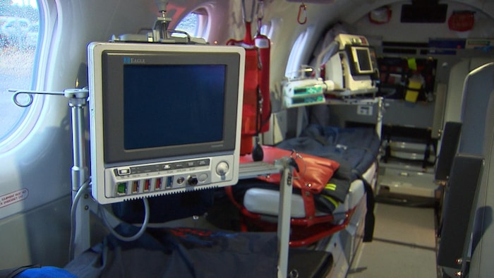 L'intérieur d'un avion-ambulance