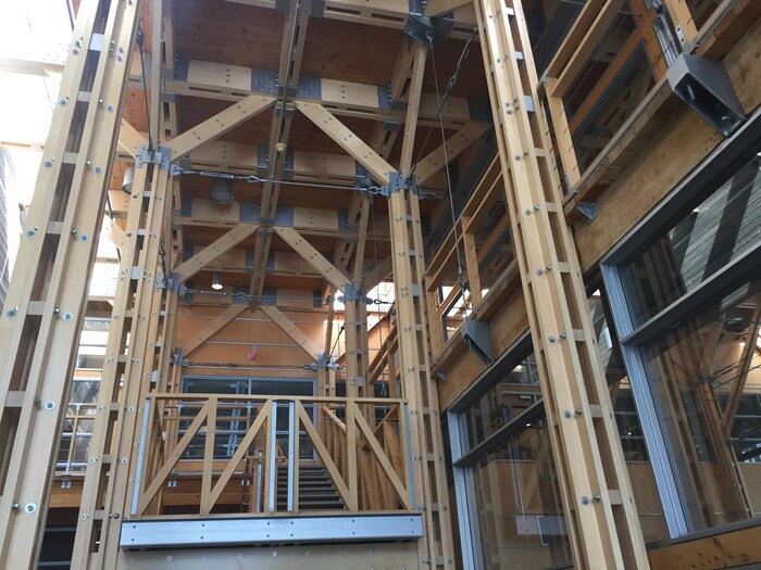 Structure de bois dans un immeuble de Québec.